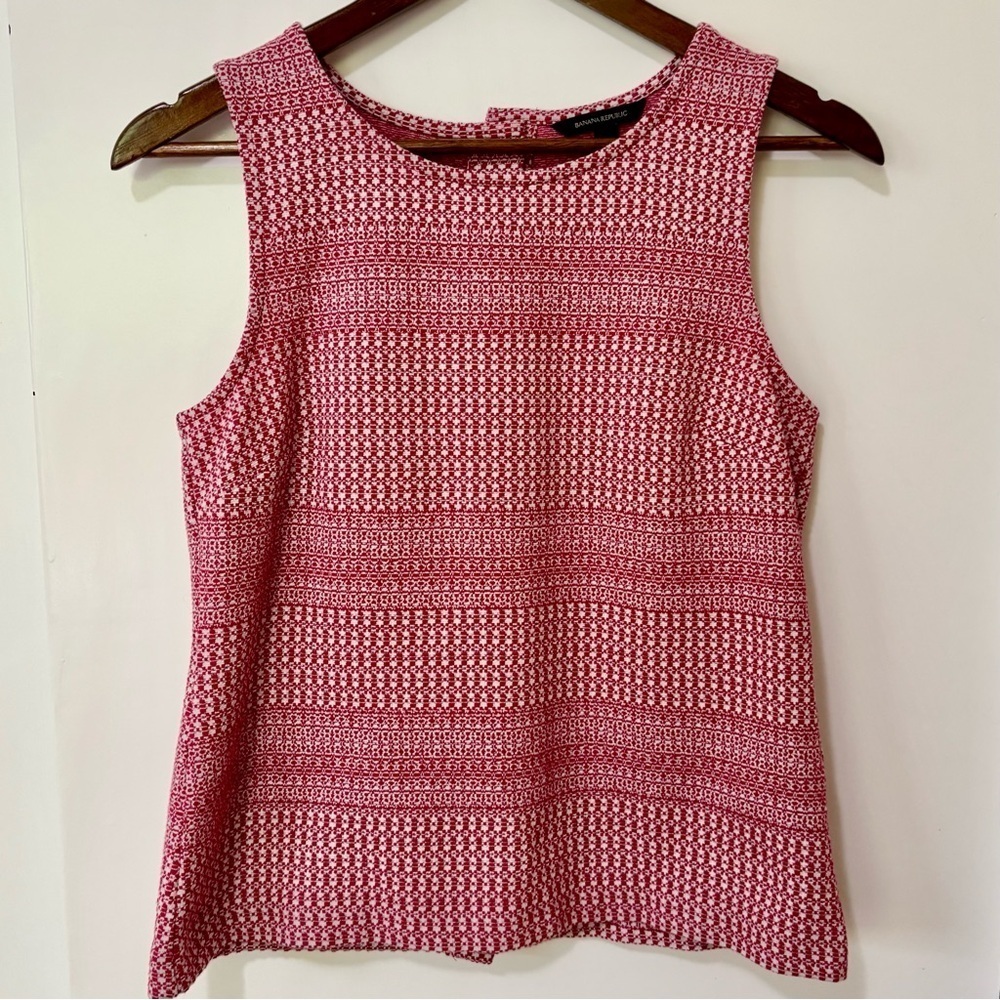 Banana Republic| Red Jacquard Knit Sleeveless Blouse w/Back Buttons Sz XS